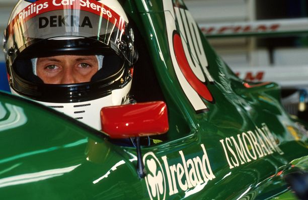 Päättäväinen katse. Michael Schumacher valmistautumassa satutarinaansa.