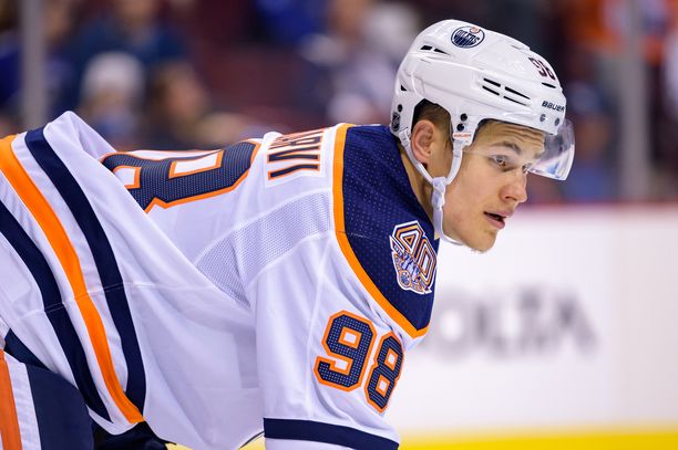 Jesse Puljujärvi aloittaa kauden Oilersin kolmosketjussa.