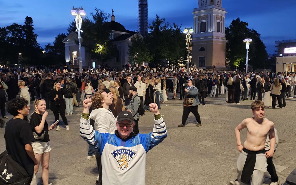 Nainen kiipesi 20 metriä korkeaan tolppaan – Tampere sekosi Leijonista