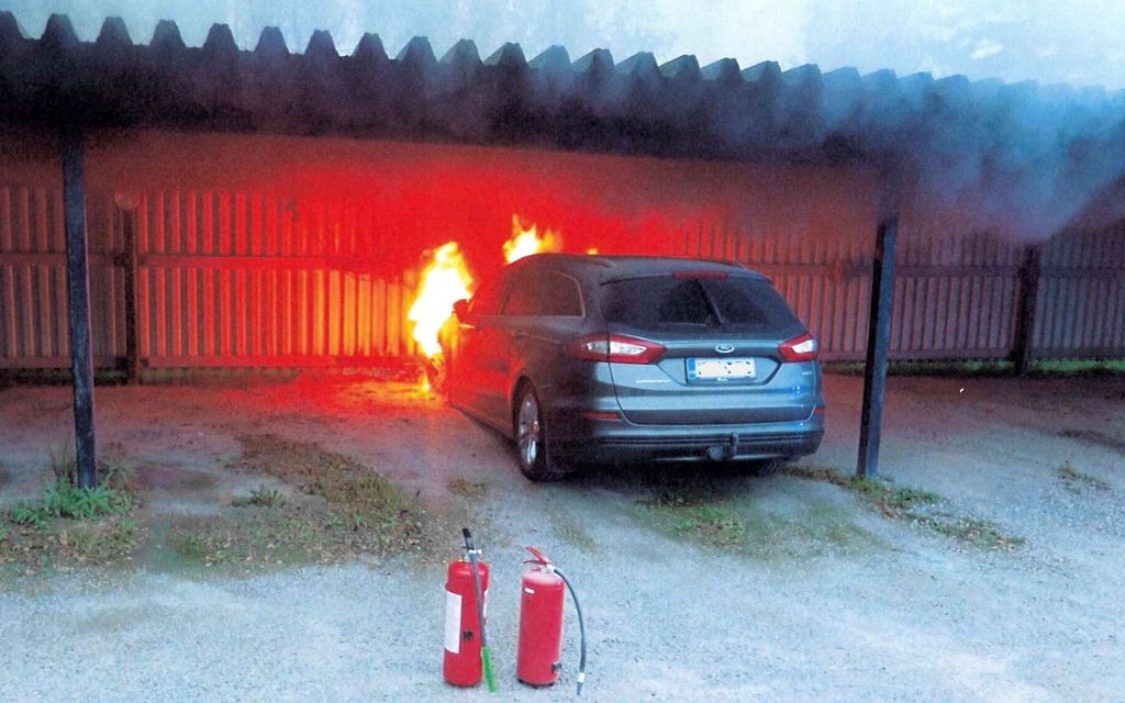 Lohjalais­naisen uudenkarhea auto syttyi selittä­mättömästi tuleen – Sitten vakuutusyhtiö vaati autoliikettä tilille
