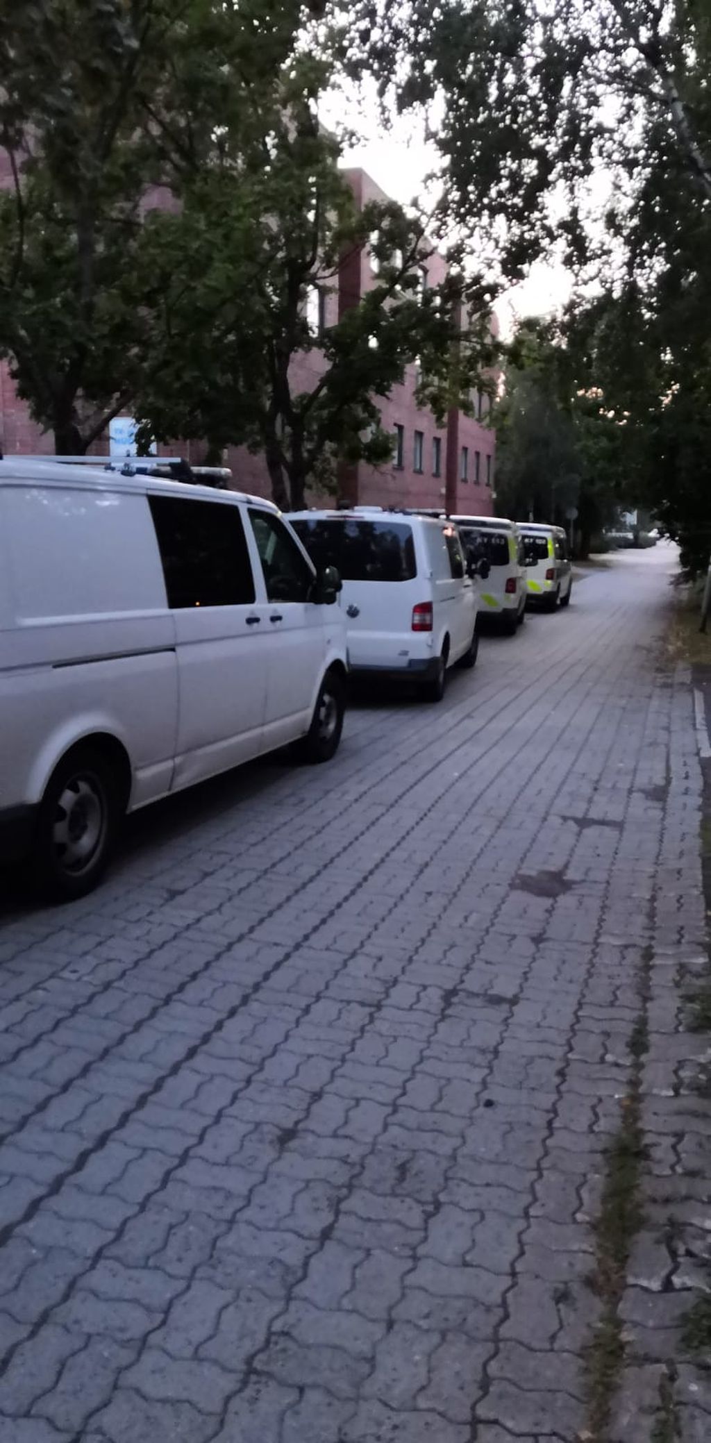 Kotkan Karhulassa suuri poliisioperaatio – Poliisille ilmoitettiin laukauksista, mutta mitään ei löytynyt 