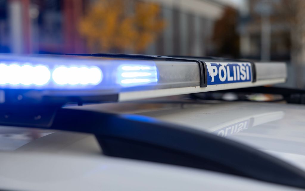 Itä-Helsingissä Vuosaaressa iso poliisi­operaatio – Yksi henkilö toimitettu sairaalaan 