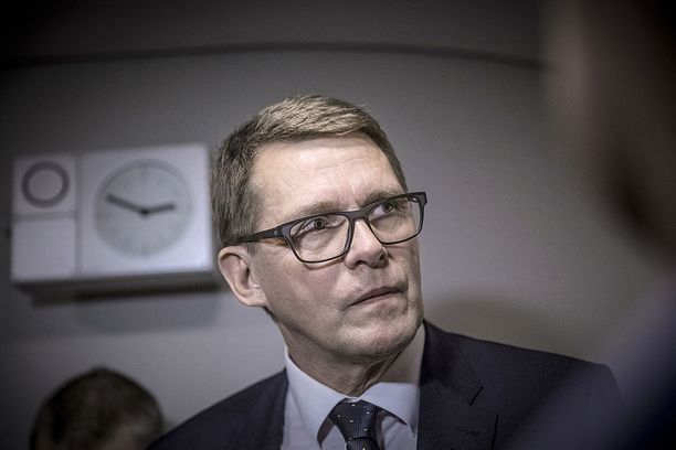 Keskustan ex-puheenjohtaja ja entinen pääministeri Matti Vanhanen sanoo ymmärtävänsä ihmisten huolen esimerkiksi pakkokäännytettyjen kohtalosta, mutta muistuttaa, että viranomaisten tekemien päätösten vastaan toimiminen on yksi ääripää.