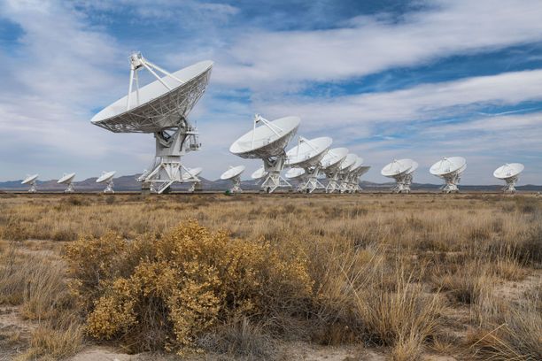 Tutkimuksessa seurattiin mustia aukkoja kiertäviä tähtiä Very Large Array -radioteleskoopilla New Mexicossa Yhdysvalloissa.