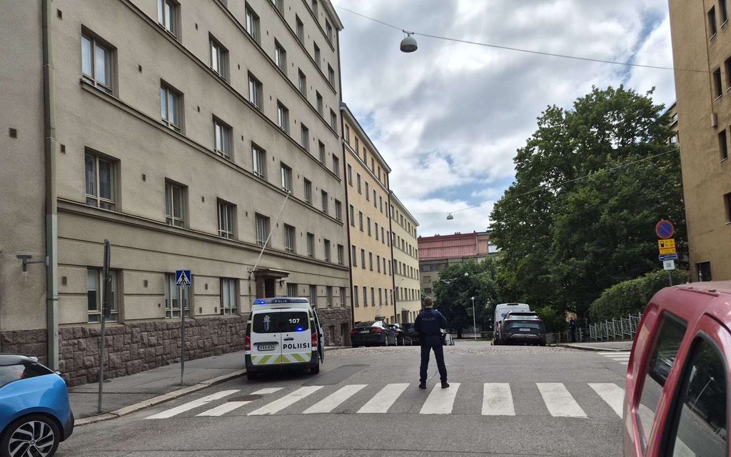 Lapsi jäi auton alle Helsingin Töölössä