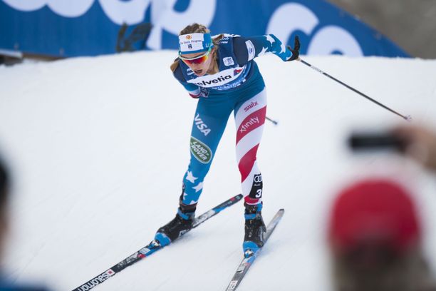 USA:n Jessica Diggins sammui kuin saunalyhty Tourin avausetapilla Sveitsissä.