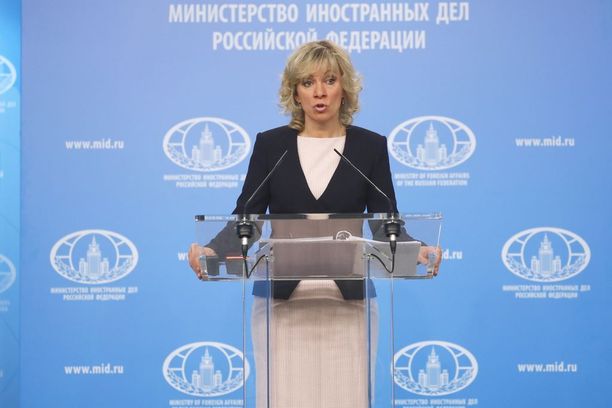 Venäjän ulkoministeriön virallinen edustaja Maria Zaharova pitää pelottavana sitä, että Boris Johnson edustaa ydinasemaata.