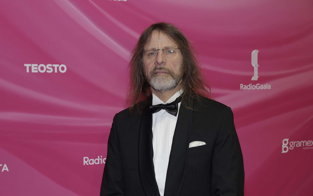 Jone Nikula kehotti ihmisiä eroamaan kirkosta – Raivo repesi