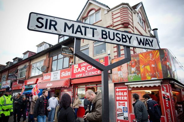 Minne Sir Matt Busby Way johtaa?