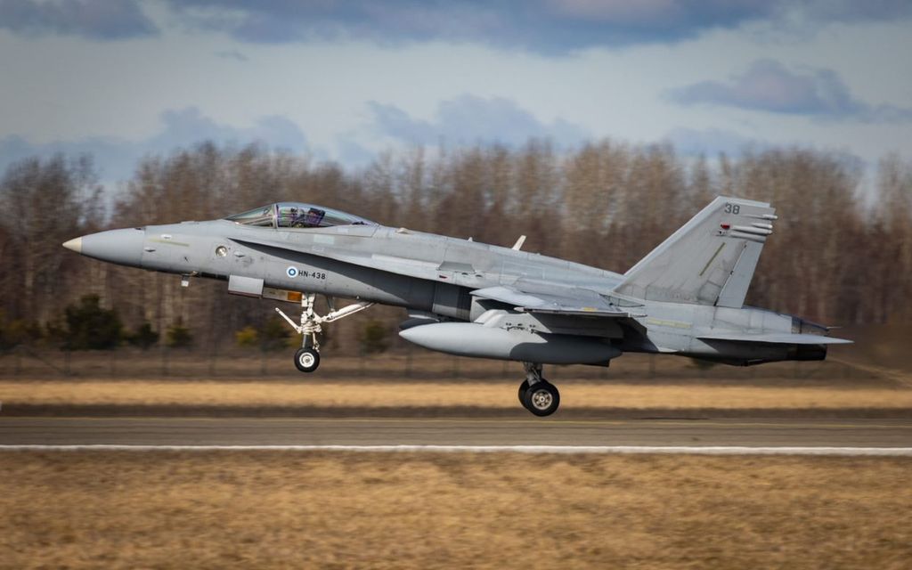 Analyysi: Neljä Hornetia vei Suomen Nato-aikaan – Suomi aloittaa jo Viron ilma­puolustuksen