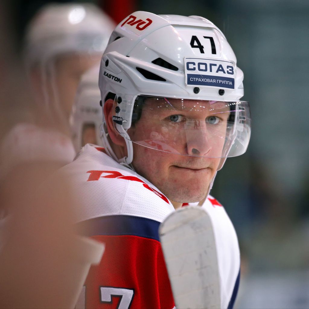 Suomalaistähti koki taas KHL:n raadollisuuden - ketjukaverit potkittiin pihalle uusista sopimuksista huolimatta: ”En ole ihan perillä”
