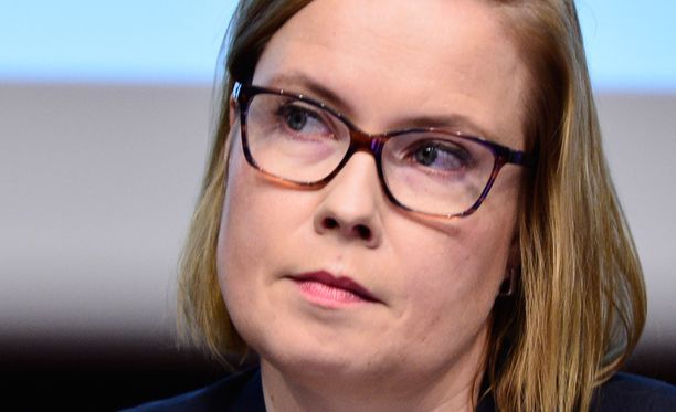 Sosiaali- ja terveysministeri Laura Räty.