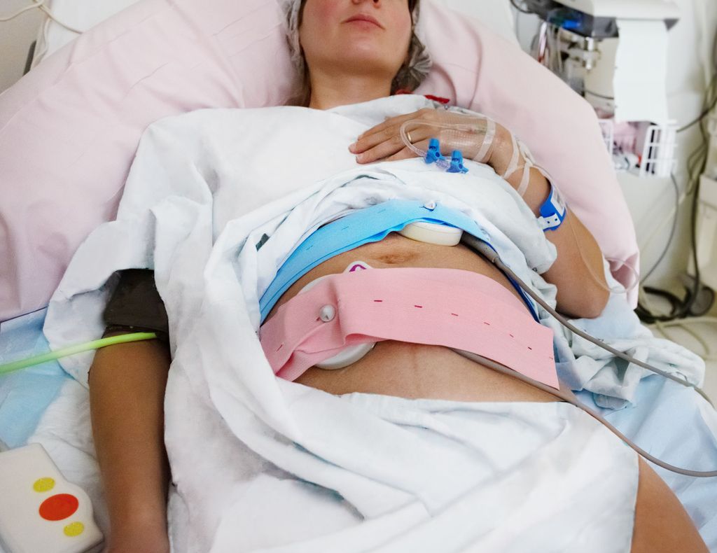 Rokotta­mattomia raskaana olevia joutunut teholle – tilanne helpottamassa: ”Paranee koko ajan”