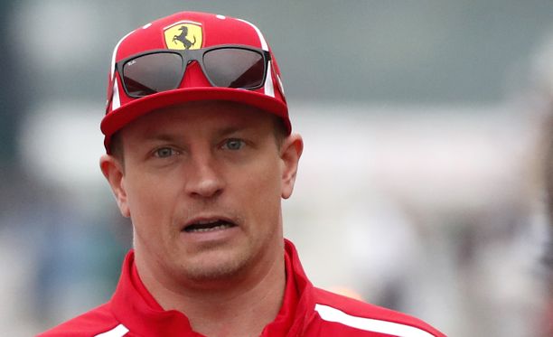 Kimi Räikkönen törmäsi pysäköityyn autoon kotikulmillaan, kertoo Luzerner Zeitung.