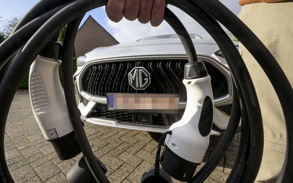 Korjaamokaan ei saa naisen auton vikavaloja sammumaan