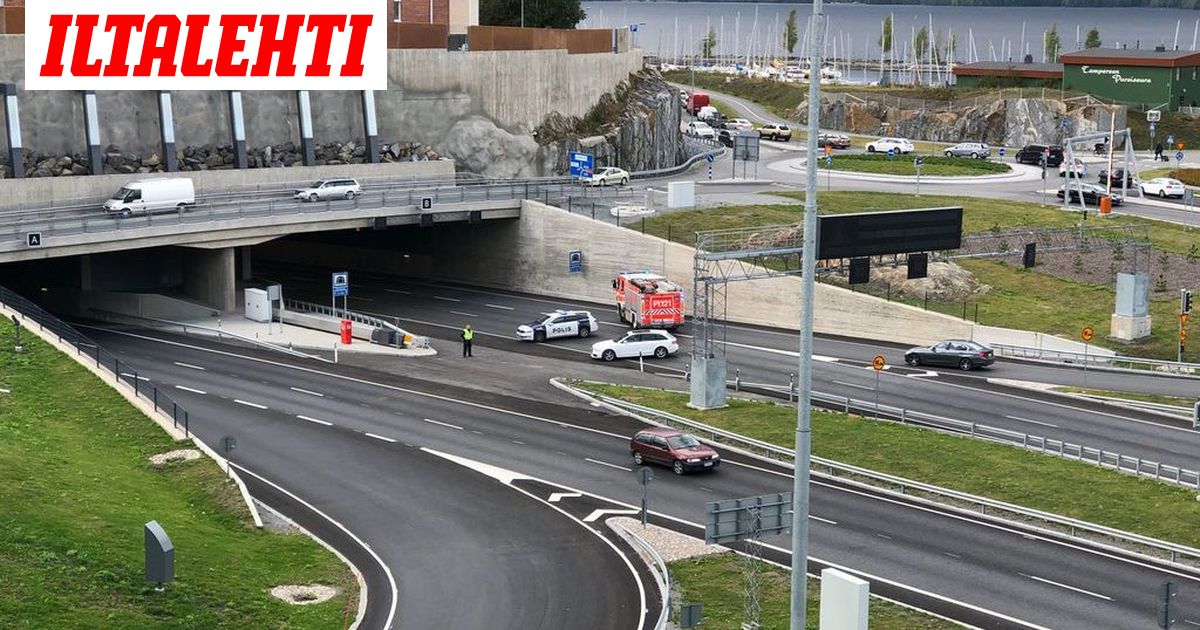 Ei näin! Autoilijoiden törttöily aiheutti vaaratilanteen tunnelin sammutustöissä Tampereella