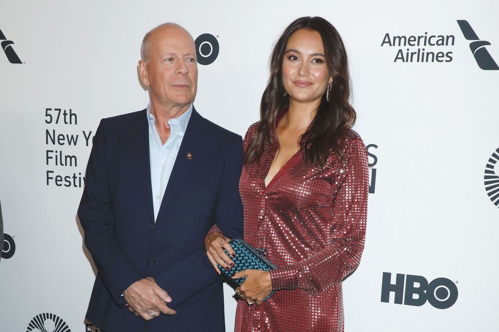 Bruce Willis esittelee laulutaitojaan nostalgisessa videossa – Emma-puoliso julkaisi muiston vuosikymmenten takaa