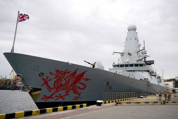 Kuninkaallinen laivasto uhkaa lähteä kalastamaan Brexitin jälkeisille merialueille. 