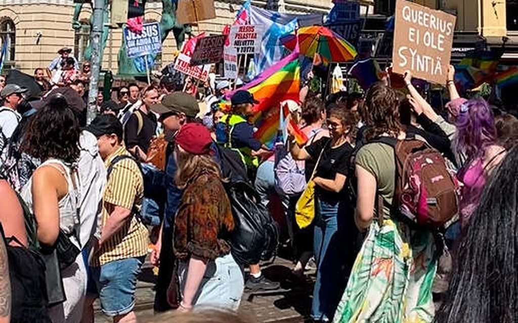 Välikohtaus Pride-kulkueessa: Yhtäkkiä poliisit hyökkäsivät 
