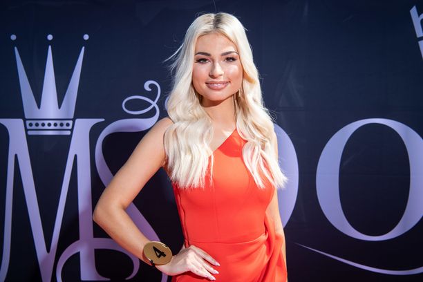 Essi Unkuri Asteli Itsevarmana Miss Universum -kisan Lavalle