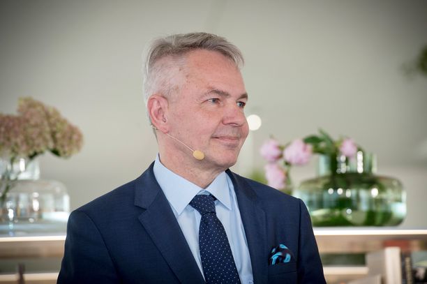 Ulkoministeri Pekka Haavisto palasi Suomeen maanantaina ja piti tiedotustilaisuuden.