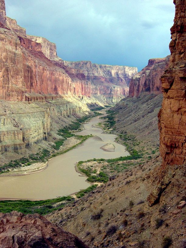 Turisti putosi torstaina Grand Canyoniin.