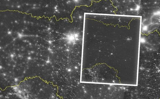 Karut satelliitti­kuvat näyttävät, miten Ukraina on nyt pimeä kuin meri