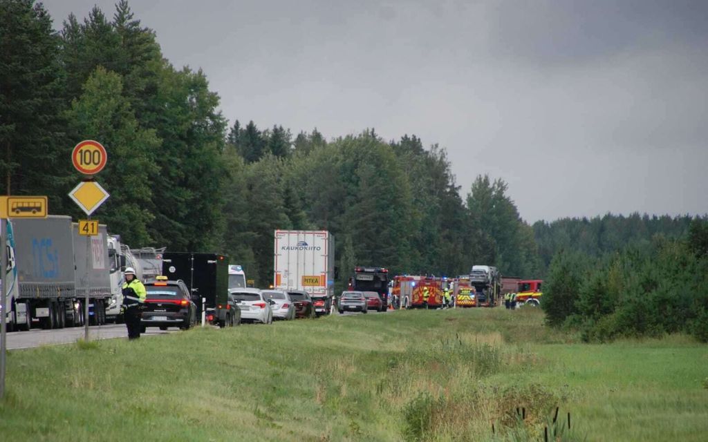 Henkilöauto ja rekka kolaroivat Pöytyällä – Liikenne sekaisin