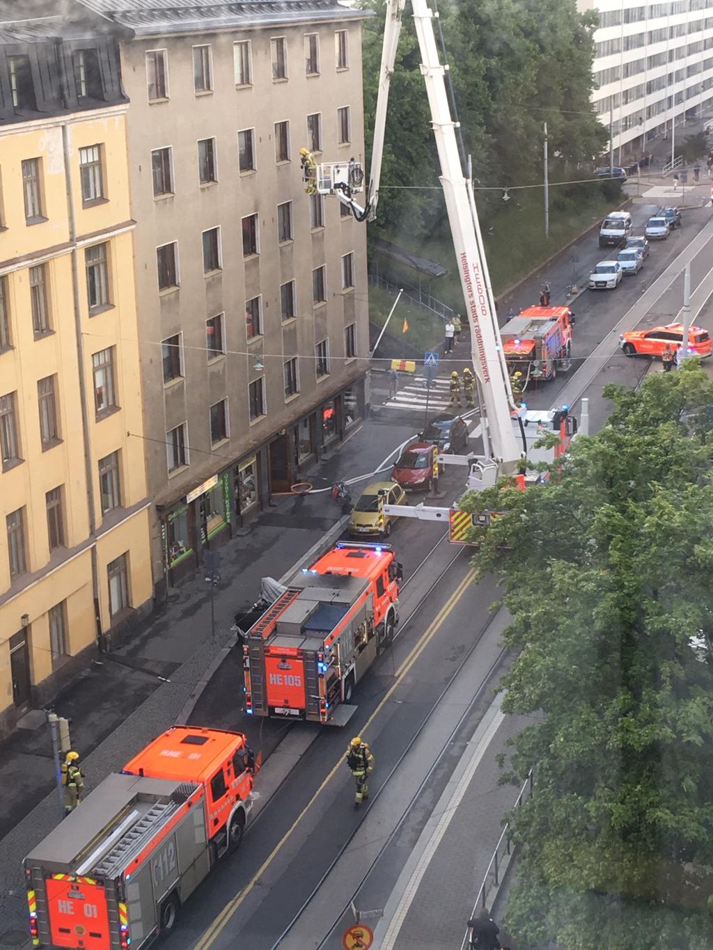 Yksiö tuhoutui asuinkelvottomaksi Helsingin Alppiharjussa – palo sai alkunsa keittiöstä