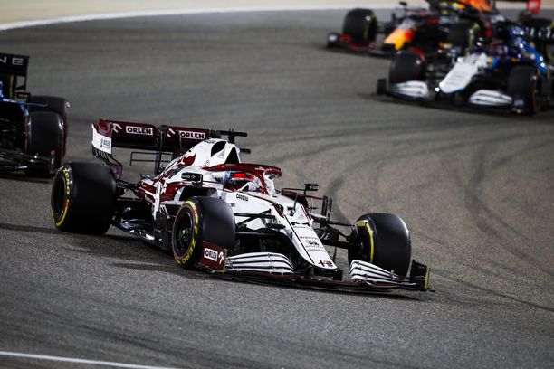 Kimi Räikkönen taisteli muita vastaan Bahrainissa.