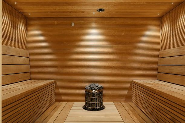 Sopiiko luksus saunan henkeen: Perinteiset vastaan modernit saunat - mikä  on suosikkisi?