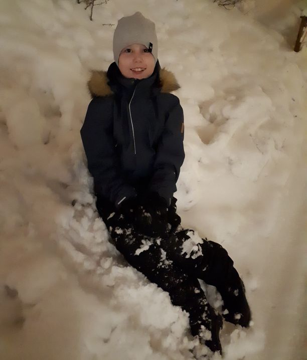 8-vuotias Lauri viihtyy talvisin ulkosalla.