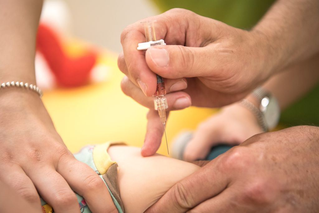 Lapset on pian pakko rokottaa tuhkarokon varalta Saksassa 