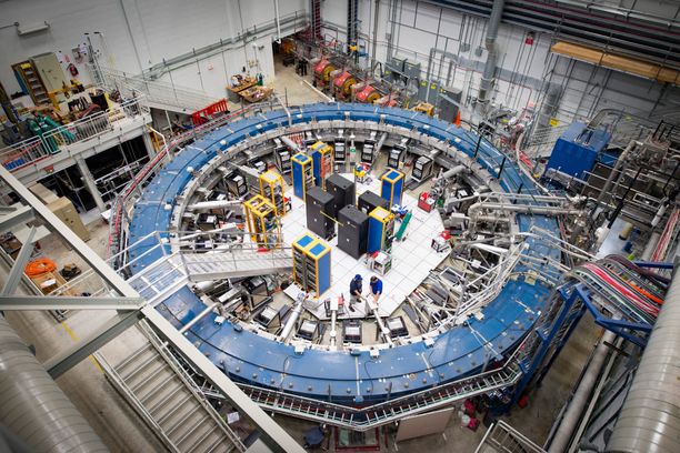 Yllättävät mittaustulokset saatiin Yhdysvalloissa sijaitsevan Fermilabin hiukkaskiihdyttimellä, joka on Cernin jälkeen maailman toiseksi suurin. 