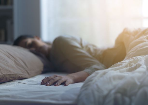 Uniterapeutti Susan Pihl antaa jokaiselle lohduttavan neuvon: kaikille tulee huonoja nukkumisöitä, mutta tärkeää olisi nukkua pitkällä tähtäimellä hyvin. 