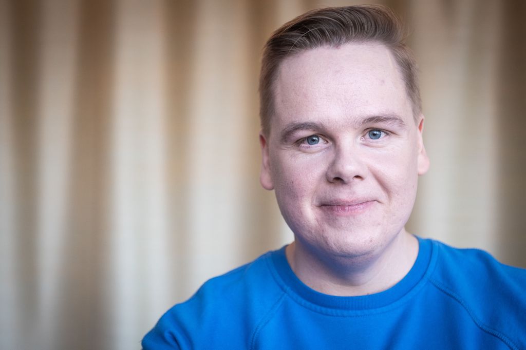 Antti Tuomas Heikkinen meni sketsihahmona syntymäpäiville – juhlien jälkeen päivänsankari teki hulvattoman paljastuksen