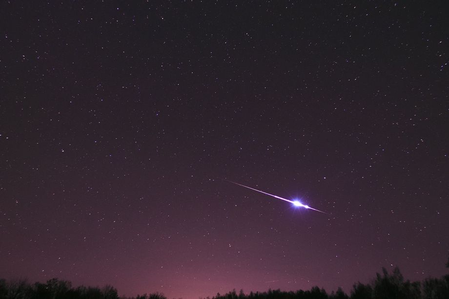 Satametriset meteorit ovat nyt uhkaavan lähellä Maata – mystisten ...