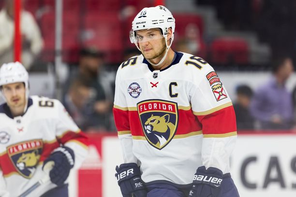 Kausi NHL-kapteenina kasvatti Aleksander Barkovia.