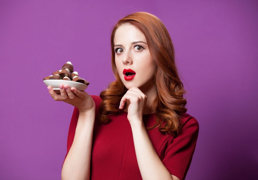 Saat sittenkin lääkitä PMS-oireitasi suklaalla? Kuukautiskierto vaikuttaa siihen, kuinka kroppa polttaa energiaa