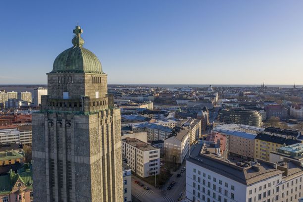 Helsingissä on 20 luterilaista seurakuntaa. Kuvassa Kallion kirkko.