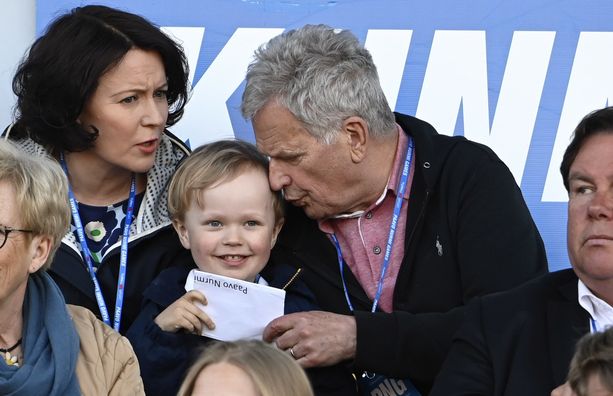 Keluarga presiden mengikuti kompetisi atletik Paavo Nurmi Games di Turku.
