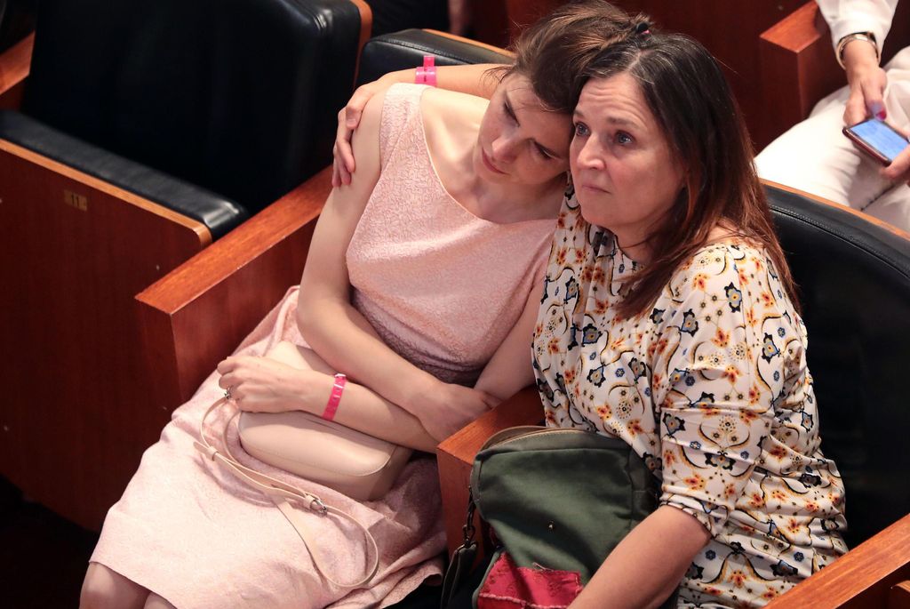 Seksimurhasta kahdesti tuomittu ja vapautettu Amanda Knox palasi Italiaan - liikuttui kyyneliin 