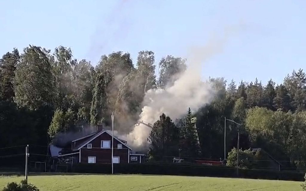 Video: Asuintalo palaa Sipoossa – Savua leviää ympäristöön