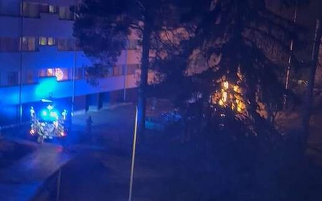 Pakettiauto roihusi Helsingissä