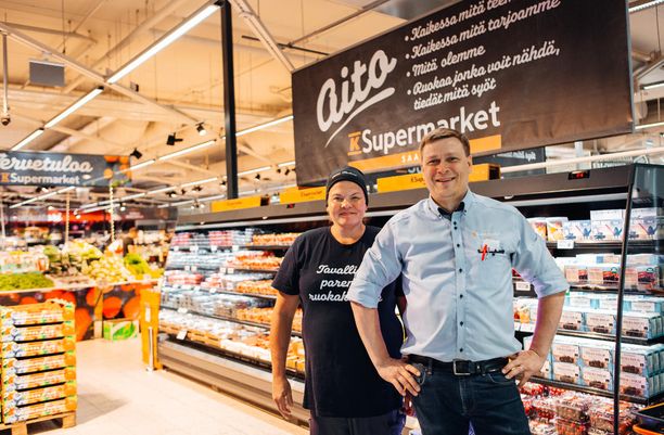 Marjo Karjalainen ja Teppo Ojala toimivat K-Supermarket Saaren kauppiaina.