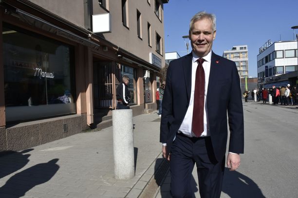 SDP:n puheenjohtaja Antti Rinne aloitti kilpailun eläkeläisten äänistä vappuna 2018. Sosialidemokraattien vaalitilaisuuksissa on käynyt paljon eläkeläisiä kysymässä, milloin korotukset eläkkeisiin voisivat toteutua. Rinne on vastannut heille, että kyse on useamman vuoden projektista. LAURI NURMI