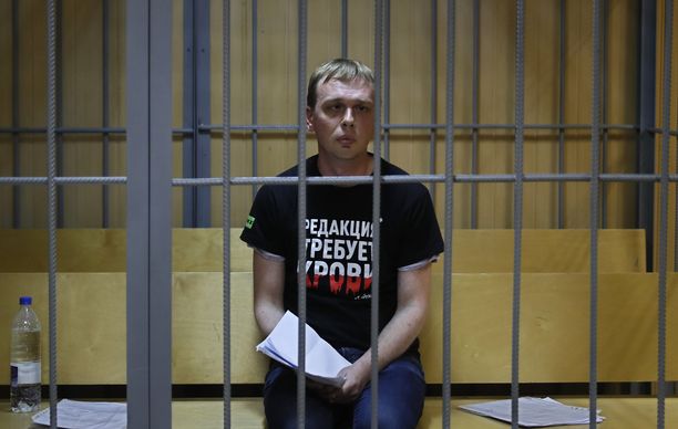 Meduzalle töitä tekevä toimittaja Ivan Golunov vapautettiin tiistaina syytteistä Moskovassa.