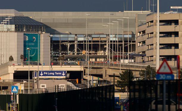 Zaventumin lentokentällä Brysselissä tehtiin tiistaina kaksi pommi-iskua.