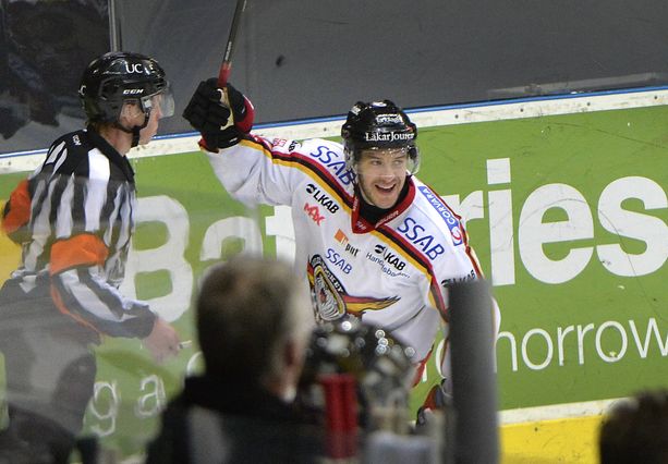 Luulajan paidassa Niklas Fogström voitti CHL:n sekä European Trophyn ja pelasi SHL:n finaaleissa.