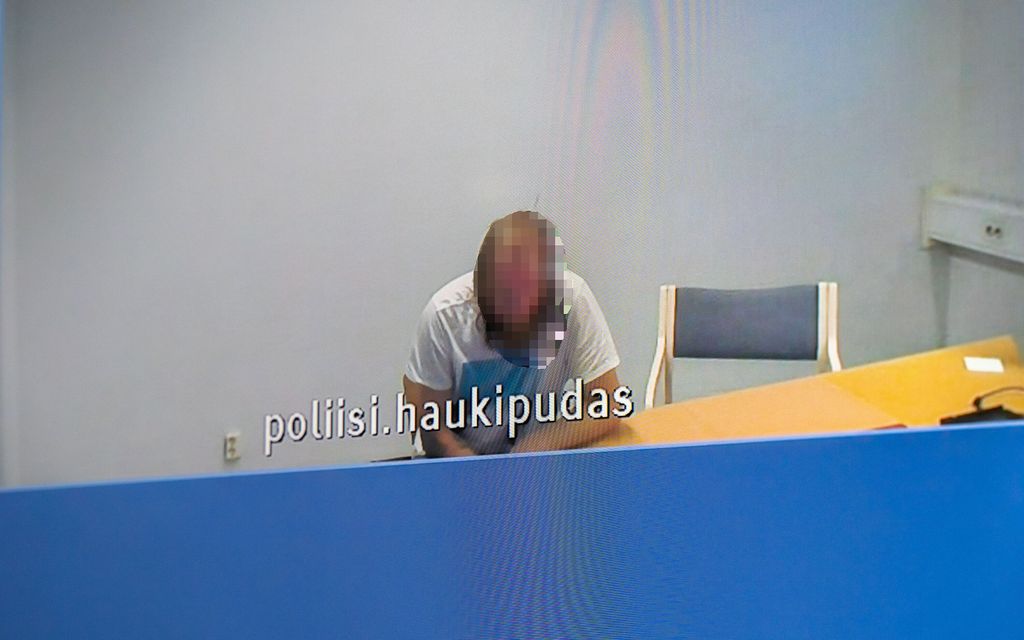 32-vuotias mies vangittiin Oulun henki­rikoksesta epäiltynä: Nojaili pöytään ja painoi päänsä kopissa